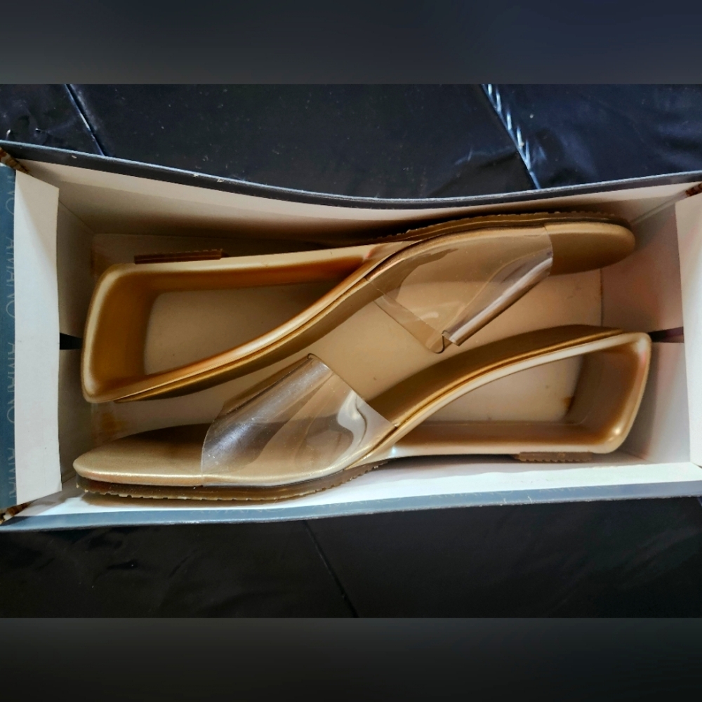 A'mano size 9 wedge heel gold